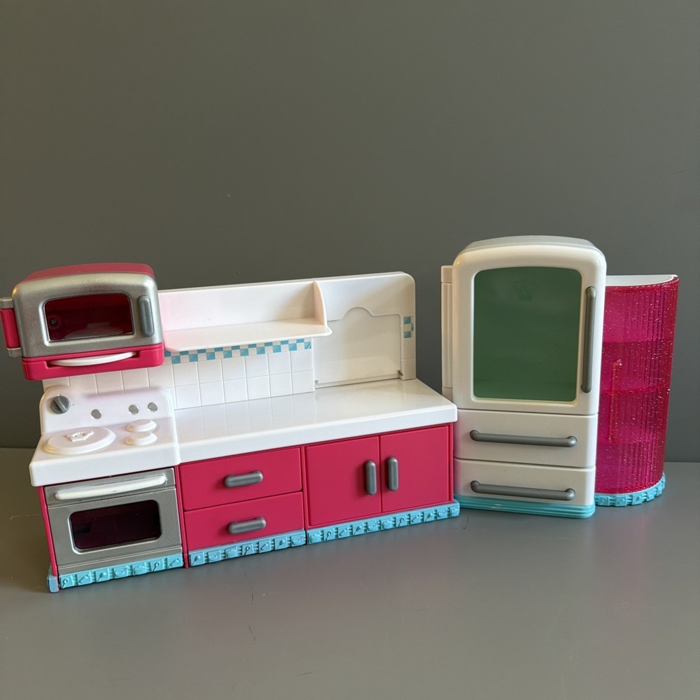 SHOPKINS Kitchen and Fridge Play sets ***MISSING SHOPKINS AND SOME ITEMS***